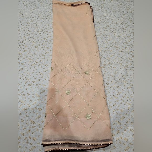 Indian saree - Picture 2 of 3